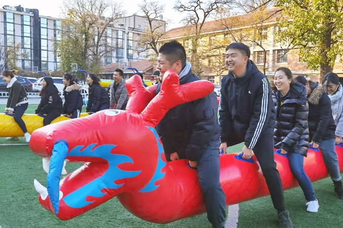 巨峰教育走进北京公交党校为青年干部培训班开展趣味运动会 巨峰教育走进北京公交党校为青年干部培训班开展趣味运动会