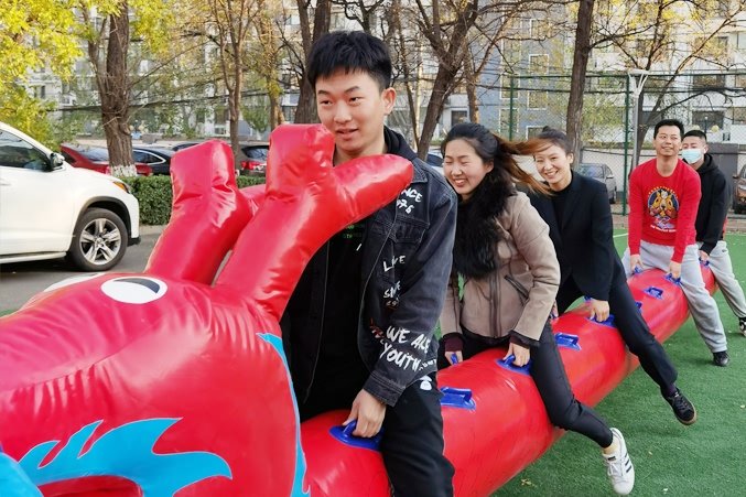 巨峰教育走进北京公交党校为青年干部培训班开展趣味运动会 巨峰教育走进北京公交党校为青年干部培训班开展趣味运动会