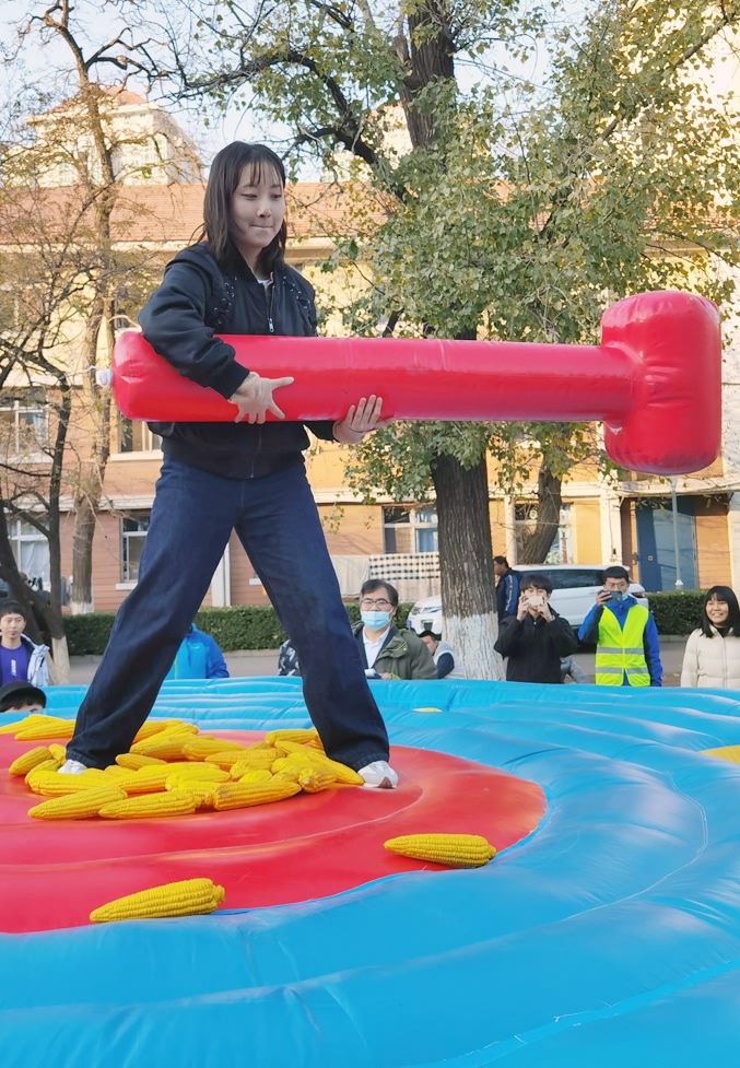 巨峰教育走进北京公交党校为青年干部培训班开展趣味运动会 巨峰教育走进北京公交党校为青年干部培训班开展趣味运动会
